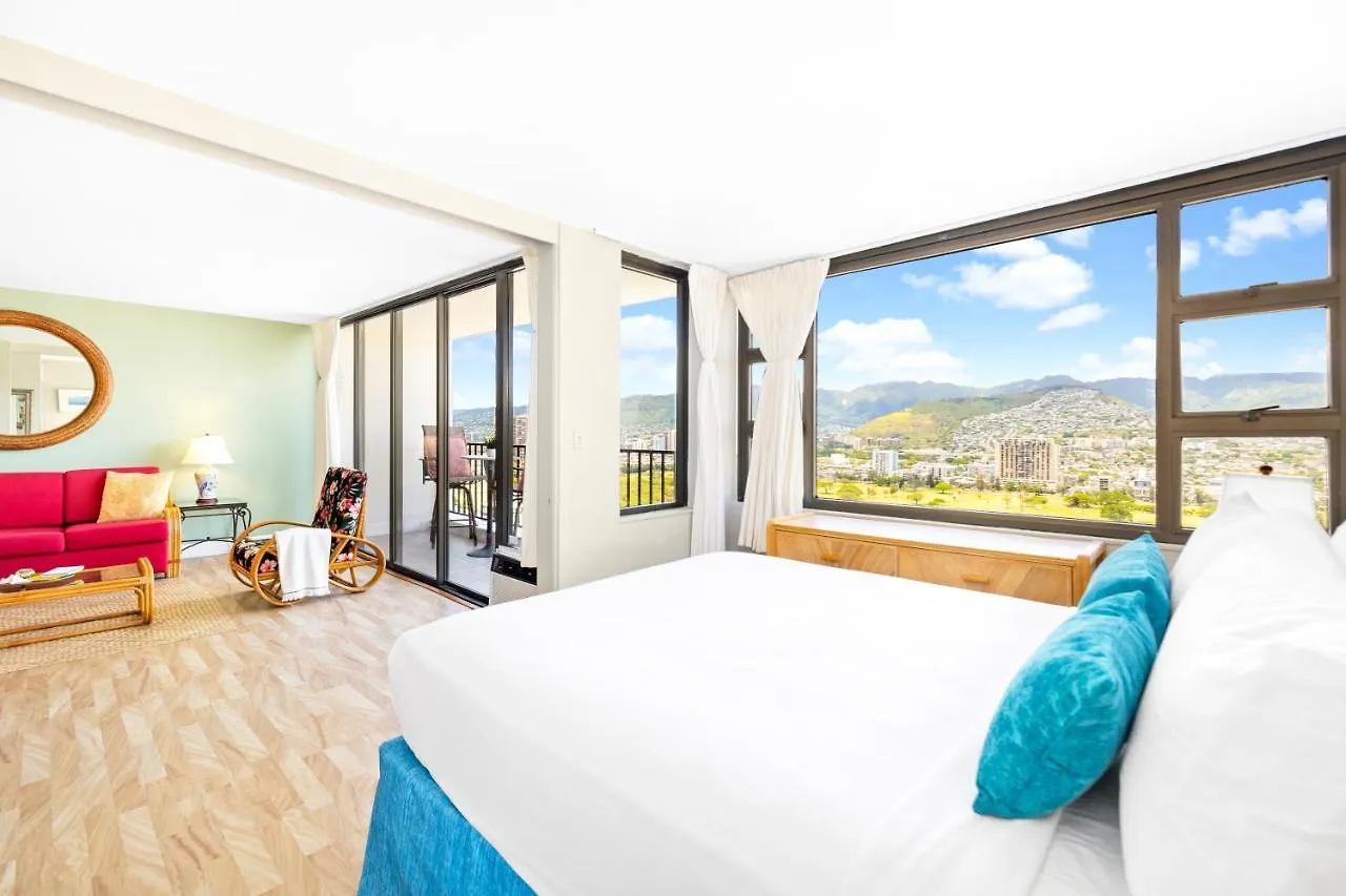 Beautiful Mountain Views & Steps To Waikiki Beach Honolulu Apartment