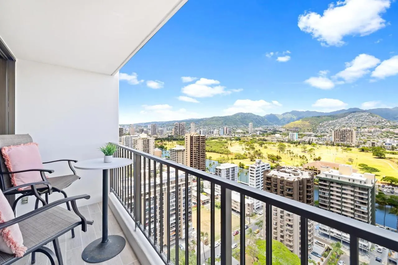 Beautiful Mountain Views & Steps To Waikiki Beach Honolulu