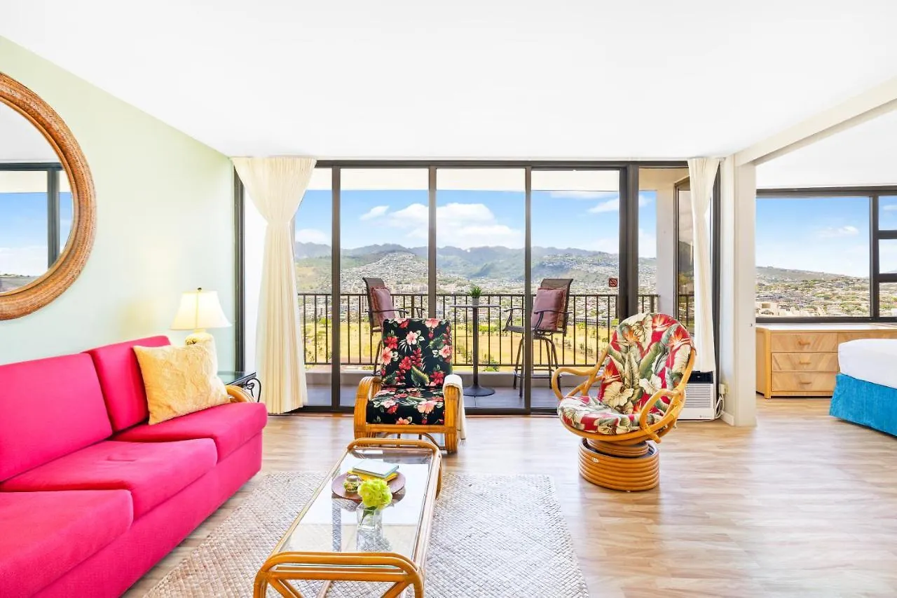 Beautiful Mountain Views & Steps To Waikiki Beach Honolulu